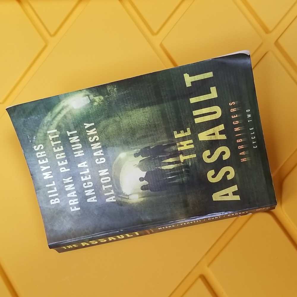 📚THE ASSAULT, HARBINGERS, CYCLE TWO, PAPERBACK